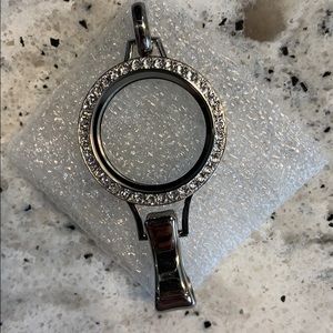 LANYARD SILVER TWIST LOCKET WITH SWRSKI CRYSTALS